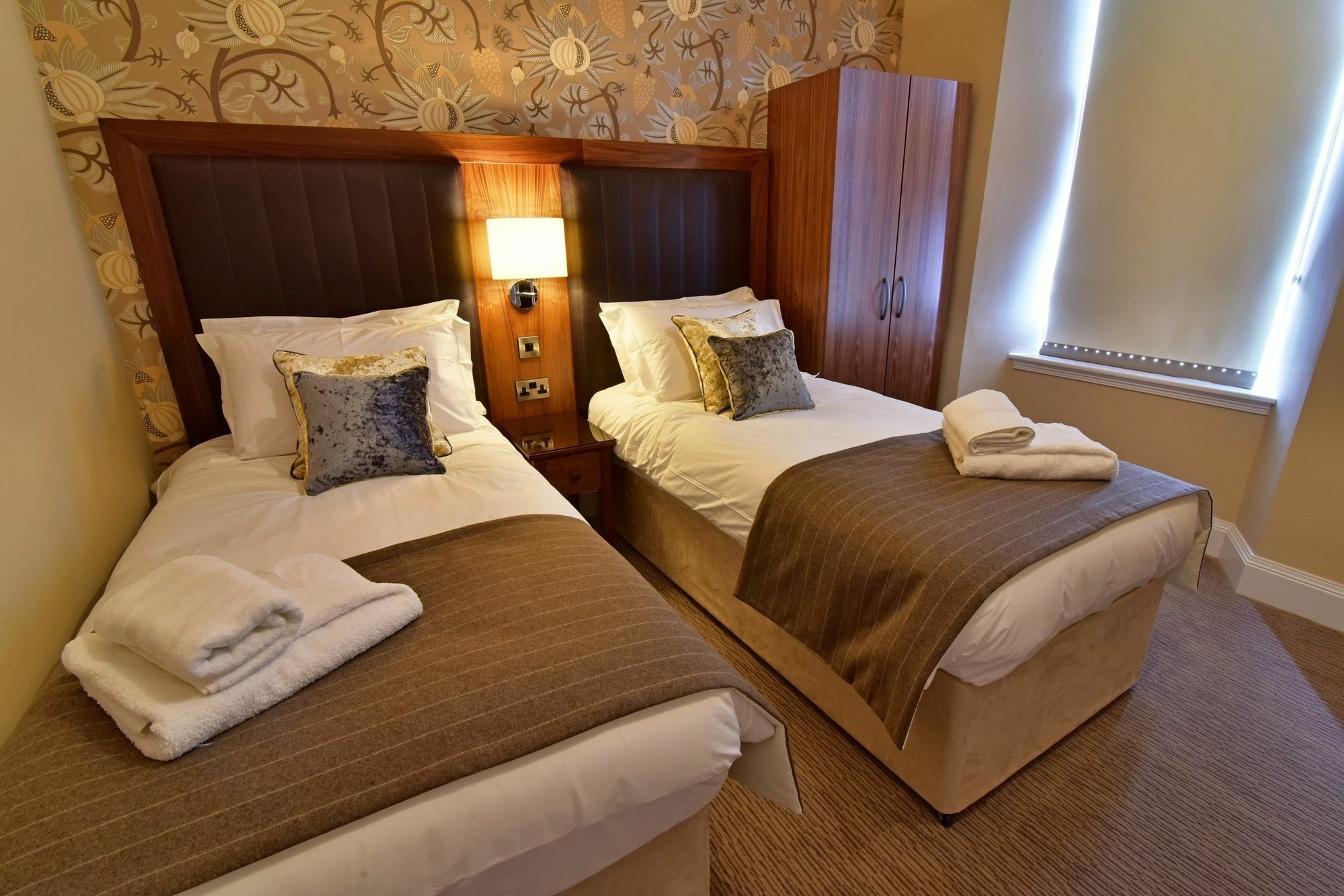 The Townhouse Aberfeldy - Rooms & Breakfast Ngoại thất bức ảnh